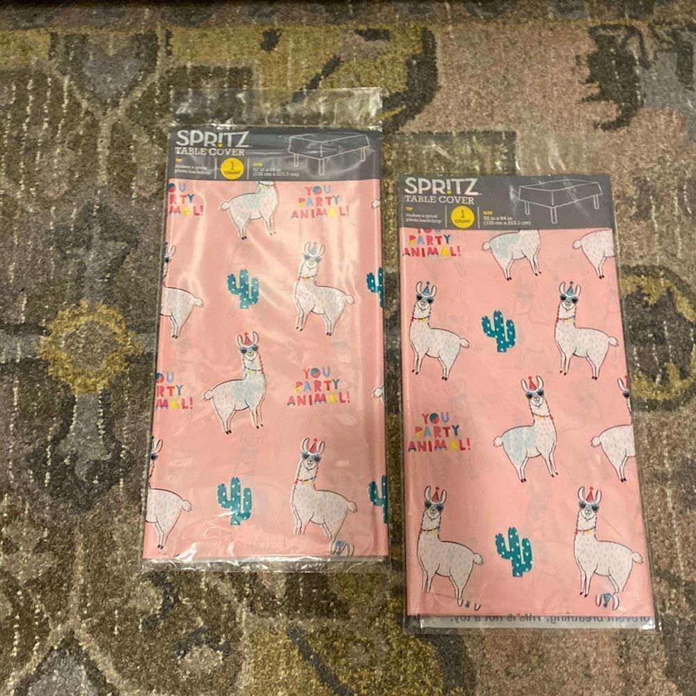 2 Spritz Table Covers